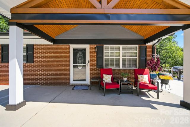 100 30th Avenue NW, Hickory, NC 28601