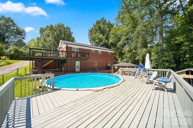 100 30th Avenue NW, Hickory, NC 28601
