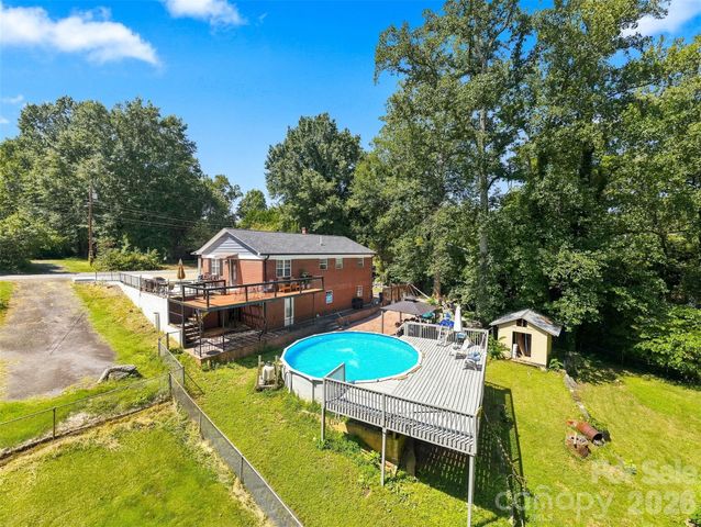 100 30th Avenue NW, Hickory, NC 28601