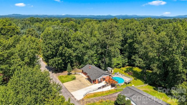 100 30th Avenue NW, Hickory, NC 28601