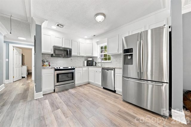 100 30th Avenue NW, Hickory, NC 28601