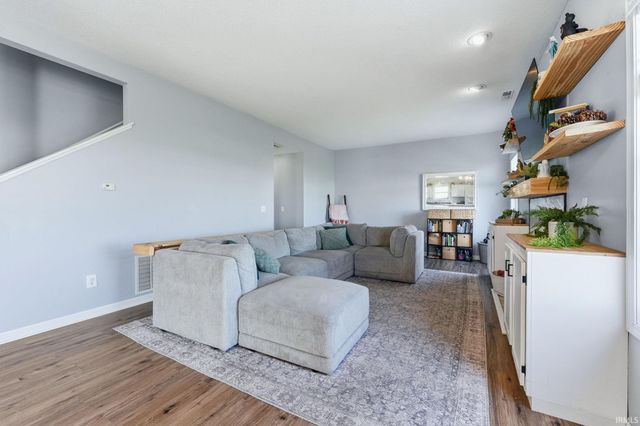 320 Treeline Cove, Fort Wayne, IN 46825