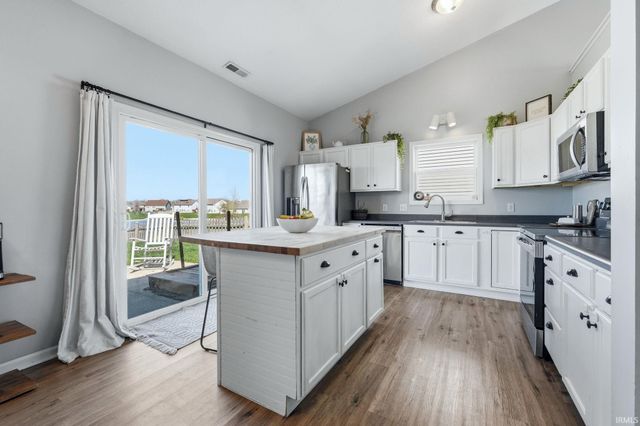 320 Treeline Cove, Fort Wayne, IN 46825