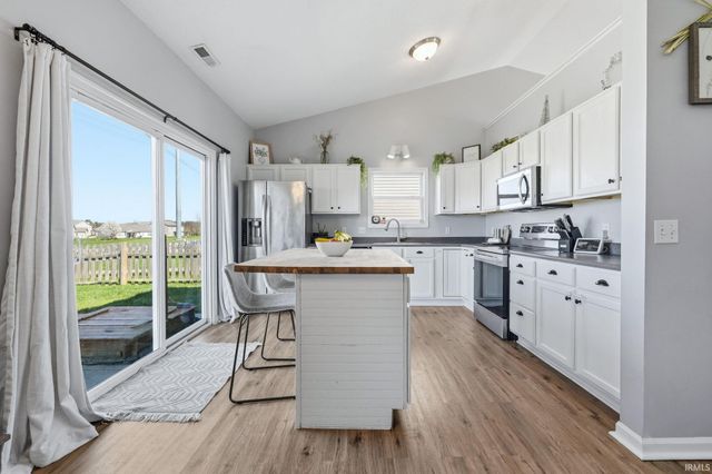 320 Treeline Cove, Fort Wayne, IN 46825