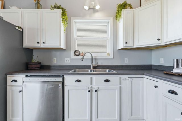 320 Treeline Cove, Fort Wayne, IN 46825