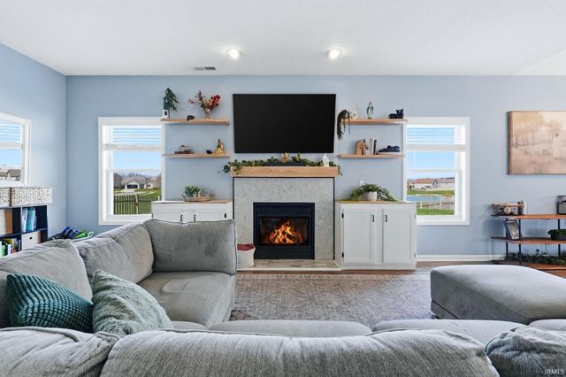 320 Treeline Cove, Fort Wayne, IN 46825