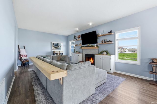 320 Treeline Cove, Fort Wayne, IN 46825