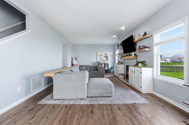 320 Treeline Cove, Fort Wayne, IN 46825