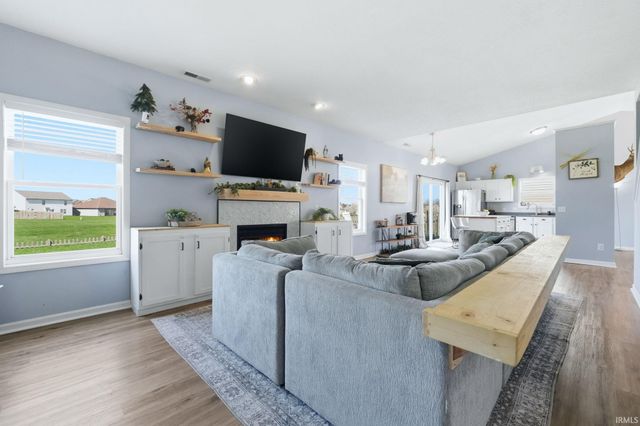 320 Treeline Cove, Fort Wayne, IN 46825