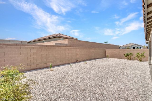 8955 Marigold Creek Street, Las Vegas, NV 89113