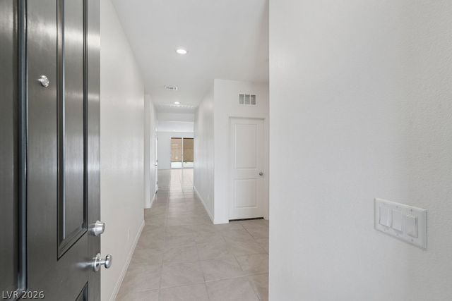 8955 Marigold Creek Street, Las Vegas, NV 89113