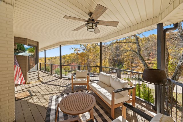 721 Valley Dr, Livingston, TN 38570