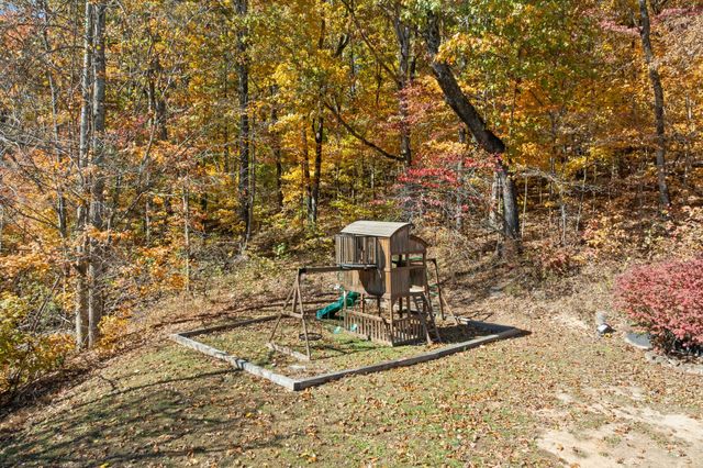 721 Valley Dr, Livingston, TN 38570