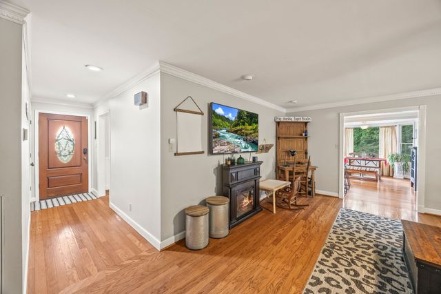 721 Valley Dr, Livingston, TN 38570