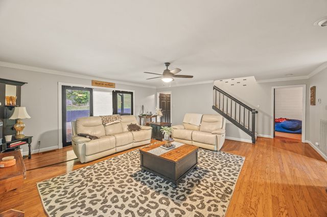 721 Valley Dr, Livingston, TN 38570