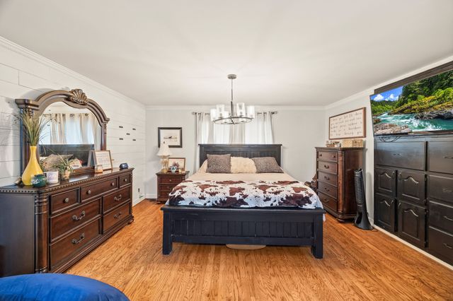 721 Valley Dr, Livingston, TN 38570