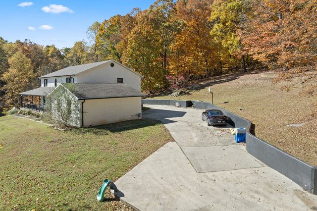 721 Valley Dr, Livingston, TN 38570