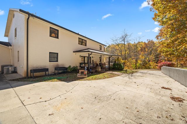 721 Valley Dr, Livingston, TN 38570