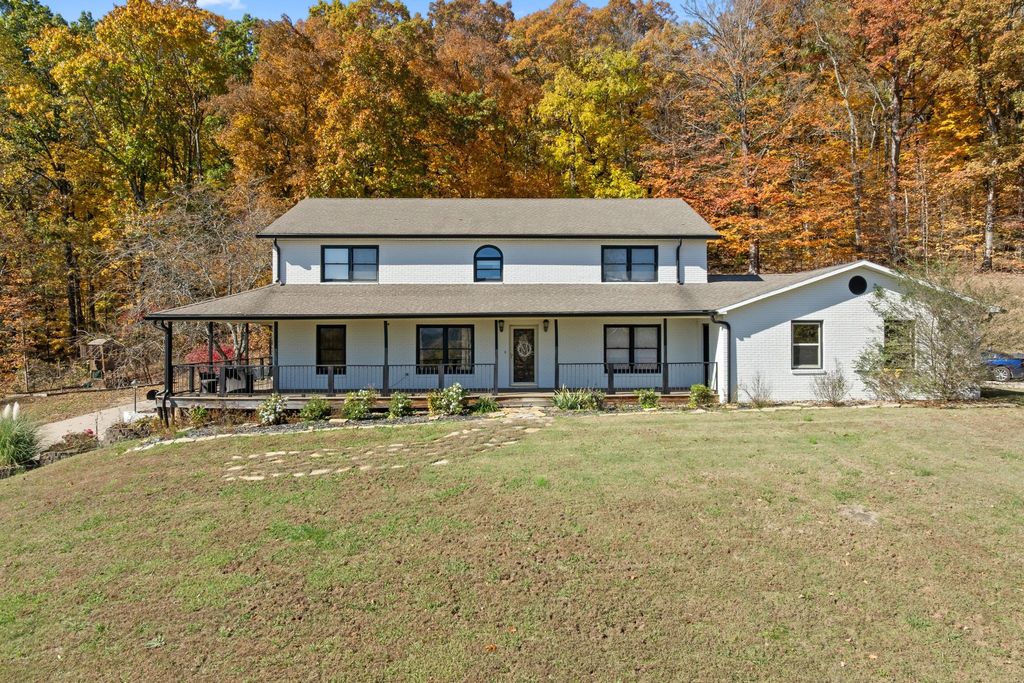 721 Valley Dr, Livingston, TN 38570