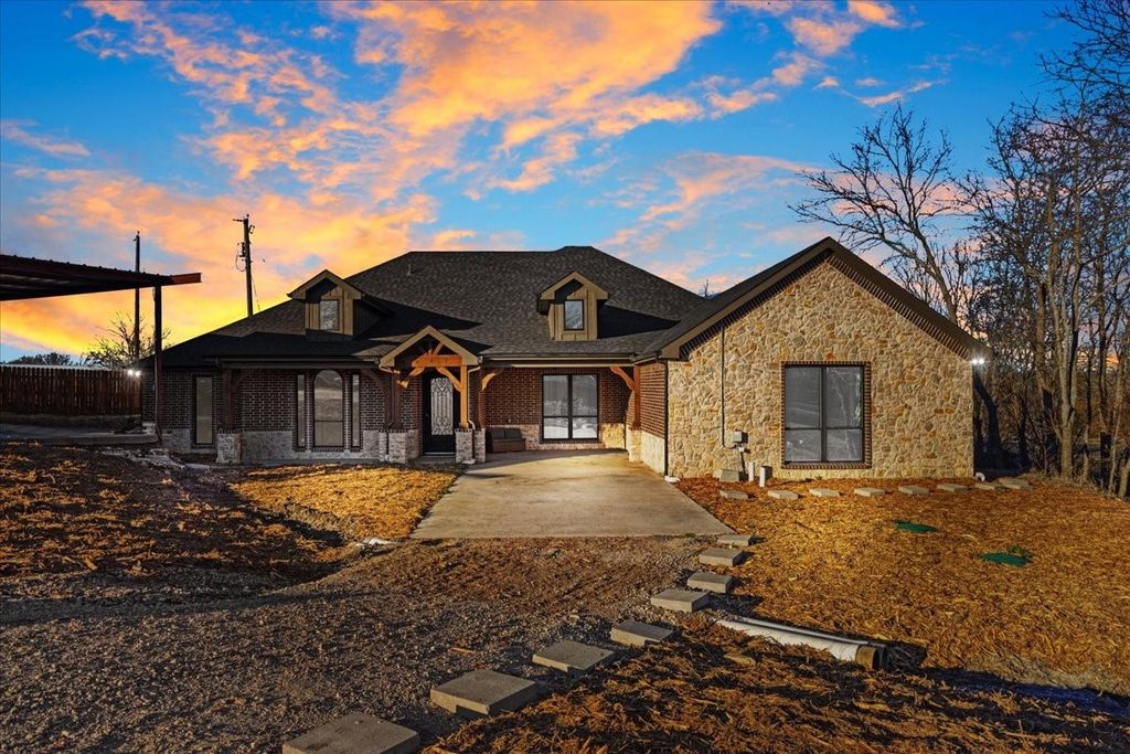 920 Oil Mill Road, Van Alstyne, TX 75495