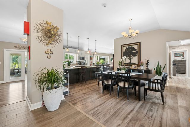 6441 S Richmond Avenue, Willowbrook, IL 60527