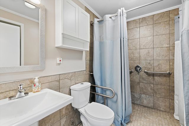 6441 S Richmond Avenue, Willowbrook, IL 60527