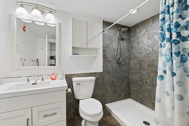 6441 S Richmond Avenue, Willowbrook, IL 60527