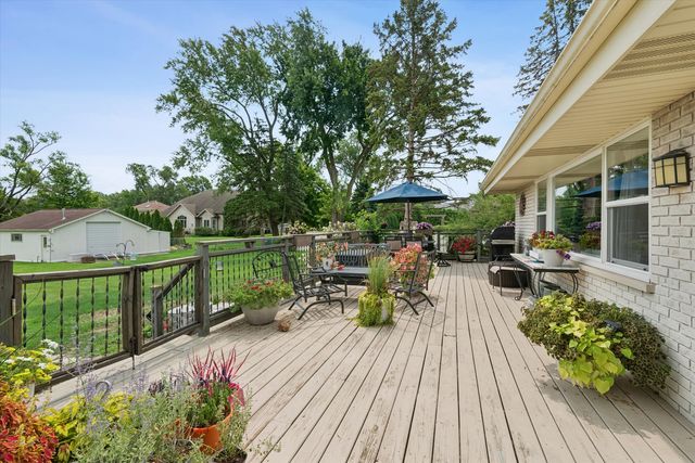 6441 S Richmond Avenue, Willowbrook, IL 60527
