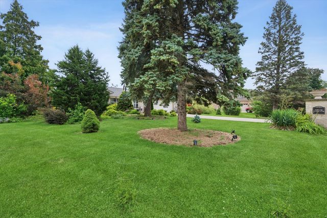 6441 S Richmond Avenue, Willowbrook, IL 60527