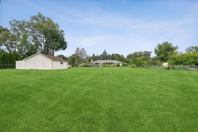 6441 S Richmond Avenue, Willowbrook, IL 60527
