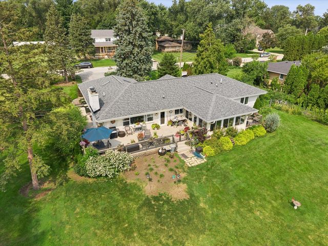 6441 S Richmond Avenue, Willowbrook, IL 60527