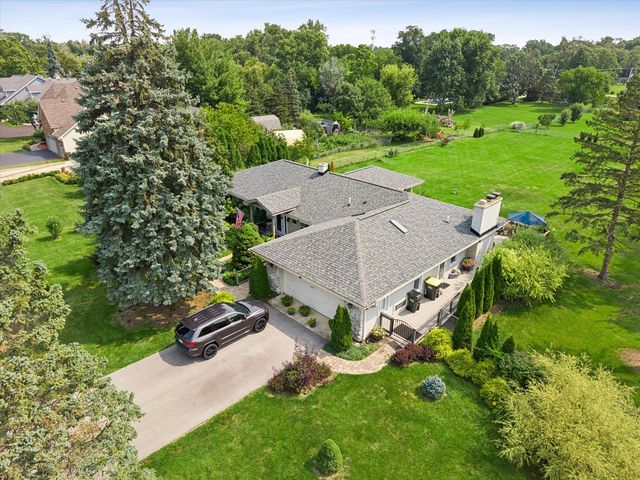 6441 S Richmond Avenue, Willowbrook, IL 60527