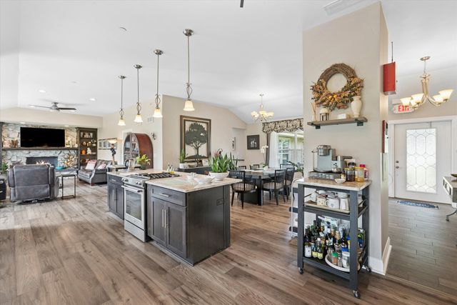 6441 S Richmond Avenue, Willowbrook, IL 60527