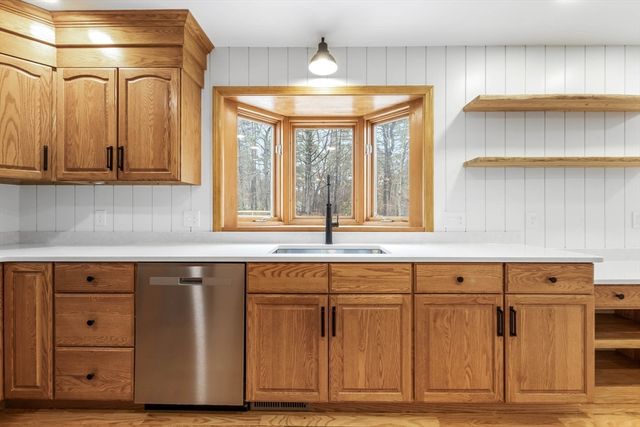 10 Alden St, Ludlow, MA 01056