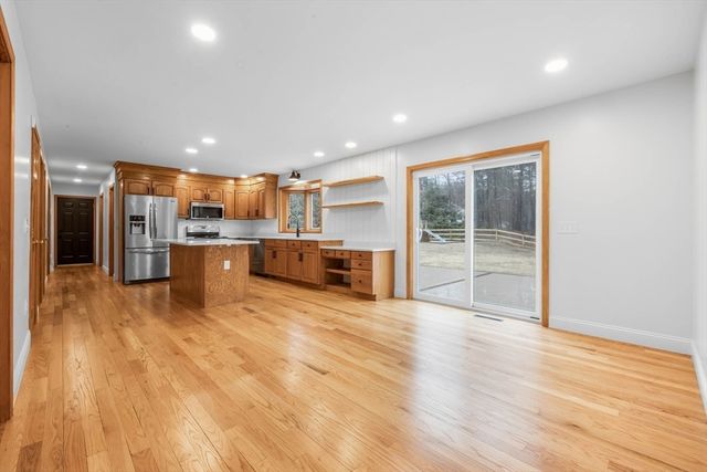 10 Alden St, Ludlow, MA 01056