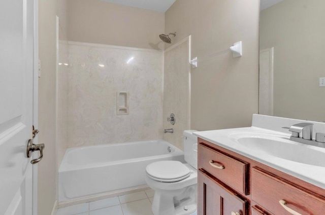 9441 LAKE BRIDGE DR, Lakeland, TN 38002