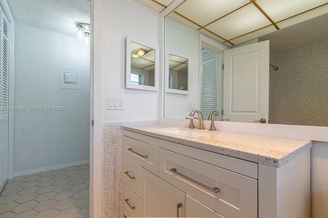 700 Layne Blvd 118, Hallandale Beach, FL 33009