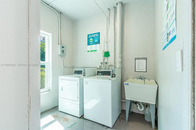 700 Layne Blvd 118, Hallandale Beach, FL 33009