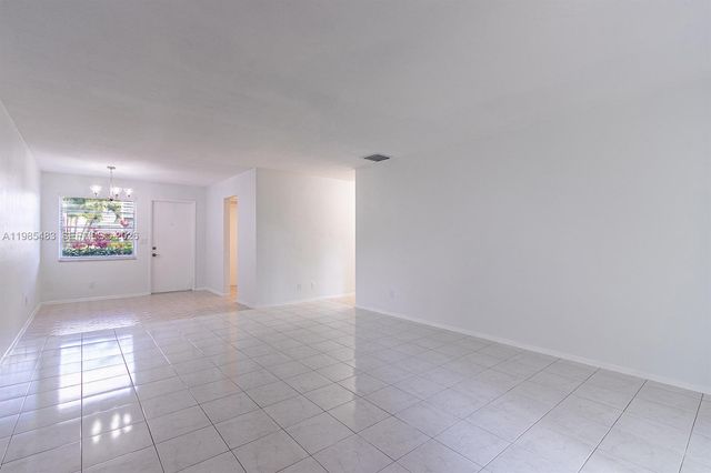 700 Layne Blvd 118, Hallandale Beach, FL 33009