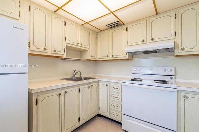 700 Layne Blvd 118, Hallandale Beach, FL 33009