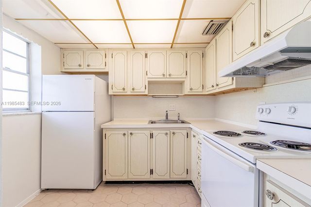 700 Layne Blvd 118, Hallandale Beach, FL 33009