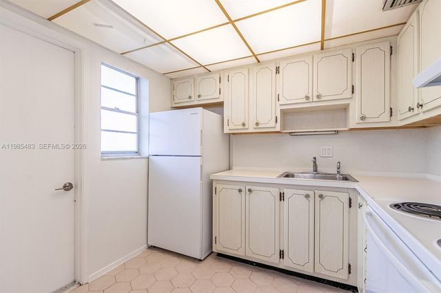 700 Layne Blvd 118, Hallandale Beach, FL 33009