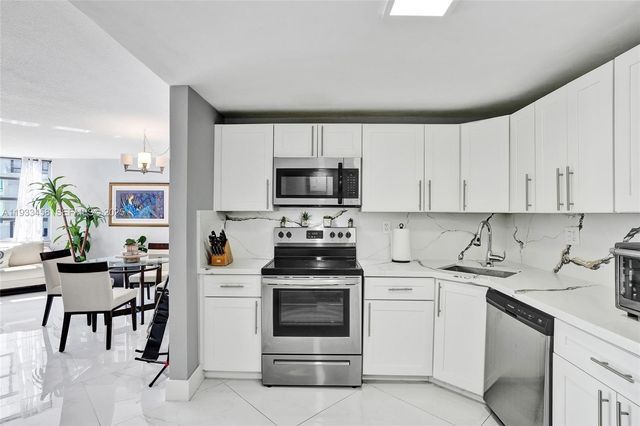 2750 NE 183rd St 2412, Aventura, FL 33160