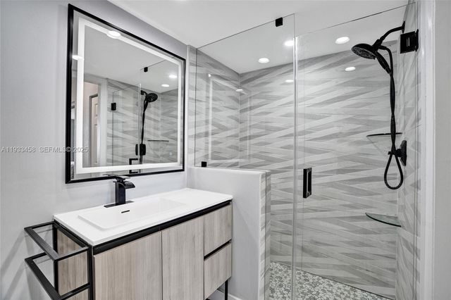 2750 NE 183rd St 2412, Aventura, FL 33160