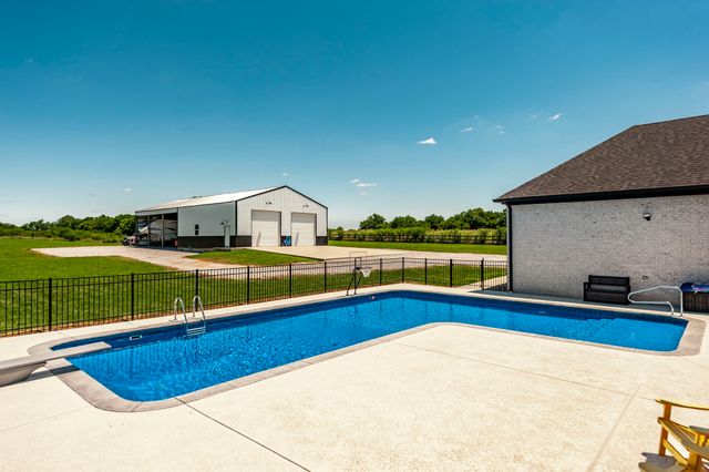 1322 Barry Ln, Gallatin, TN 37066