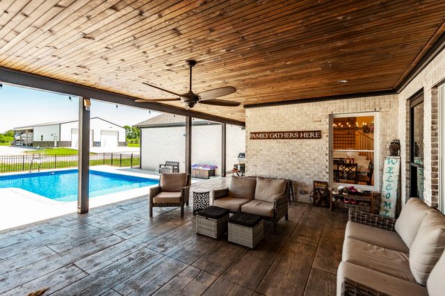 1322 Barry Ln, Gallatin, TN 37066