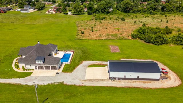 1322 Barry Ln, Gallatin, TN 37066