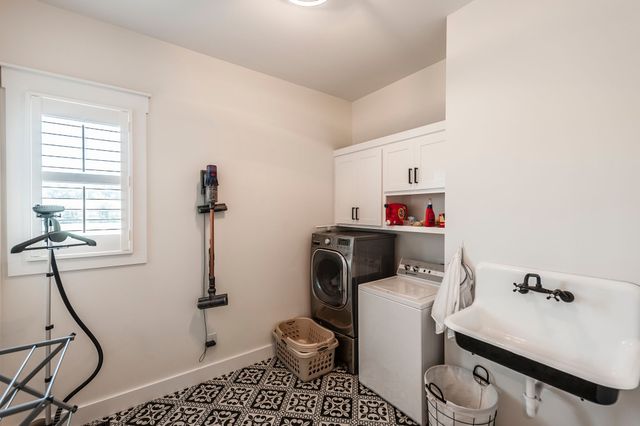 1322 Barry Ln, Gallatin, TN 37066