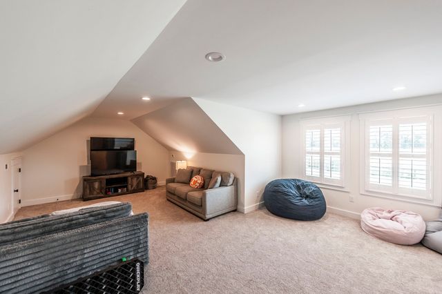 1322 Barry Ln, Gallatin, TN 37066