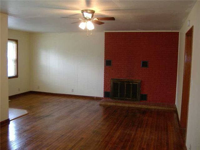 1212 W Pine Street, Rogers, AR 72756